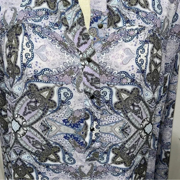 Democracy paisley 3/4 button front blouse with ruffle back in a blue/ purple - Picture 8 of 11